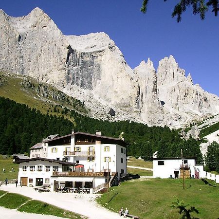 ホテルRifugio Gardeccia Hutte ポッツァ・ディ・ファッサ エクステリア 写真
