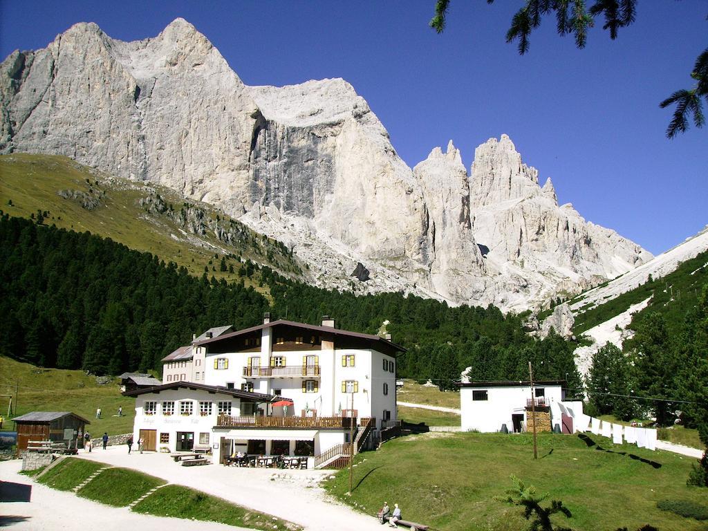 ホテルRifugio Gardeccia Hutte ポッツァ・ディ・ファッサ エクステリア 写真