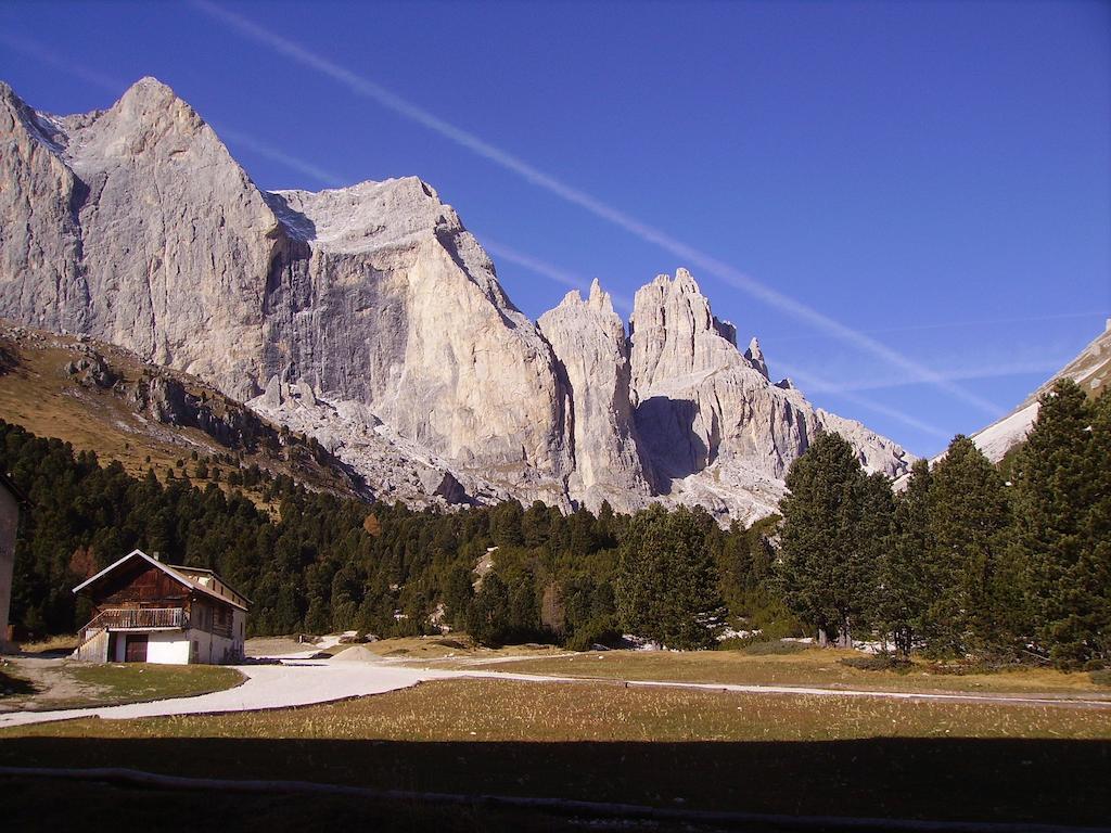 ホテルRifugio Gardeccia Hutte ポッツァ・ディ・ファッサ エクステリア 写真