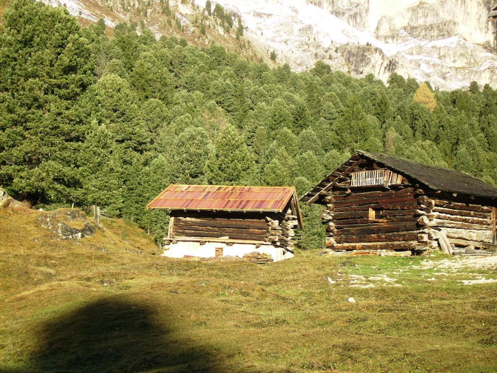 ホテルRifugio Gardeccia Hutte ポッツァ・ディ・ファッサ エクステリア 写真