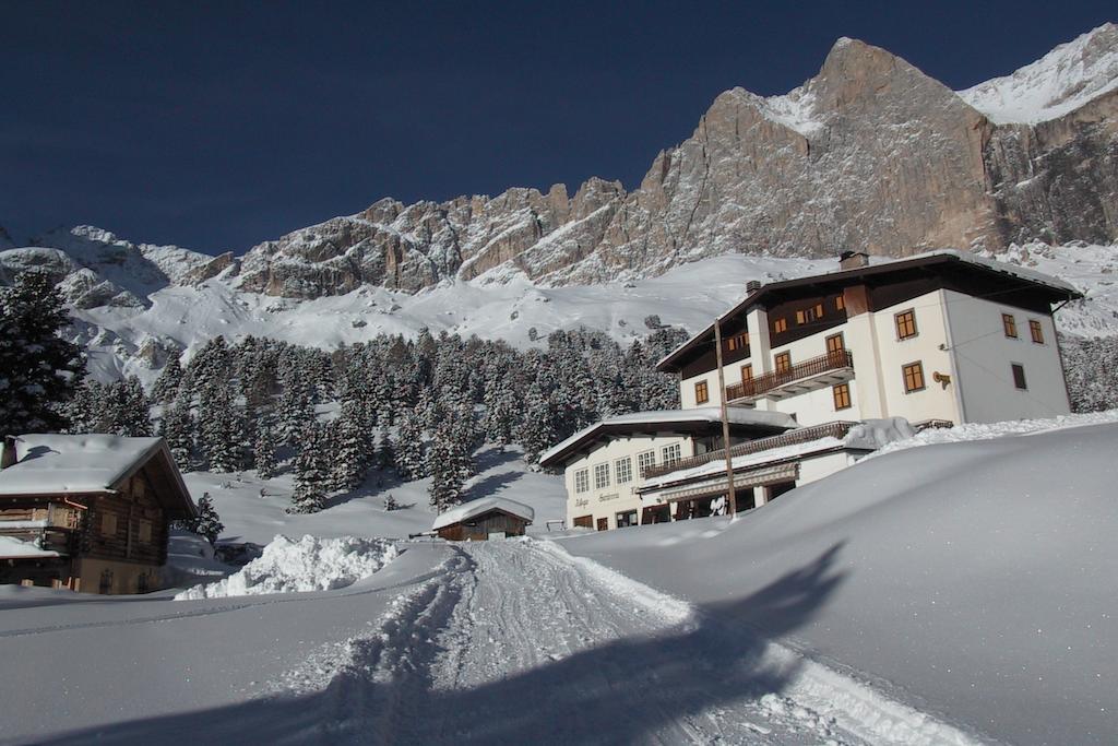 ホテルRifugio Gardeccia Hutte ポッツァ・ディ・ファッサ エクステリア 写真