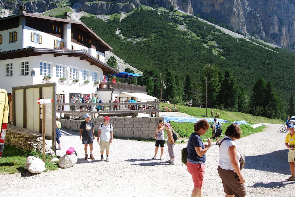 ホテルRifugio Gardeccia Hutte ポッツァ・ディ・ファッサ エクステリア 写真