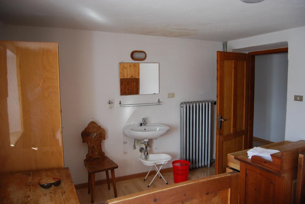 ホテルRifugio Gardeccia Hutte ポッツァ・ディ・ファッサ 部屋 写真